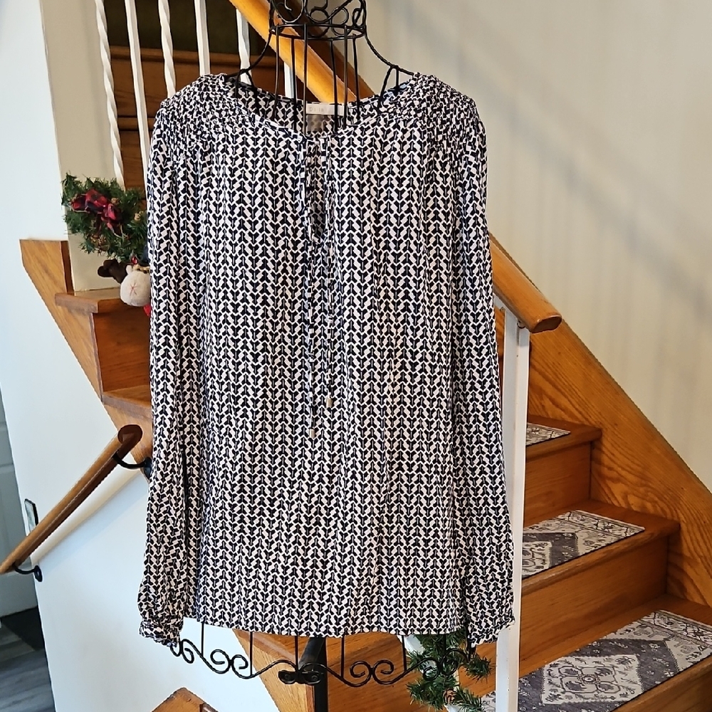 👚Dalia Navy and White Geometric Blouse